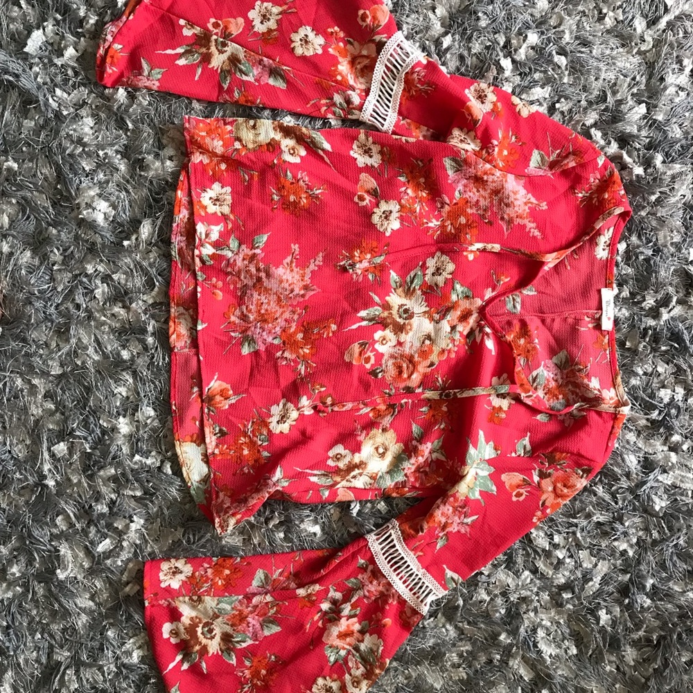 Bell sleeve shirt